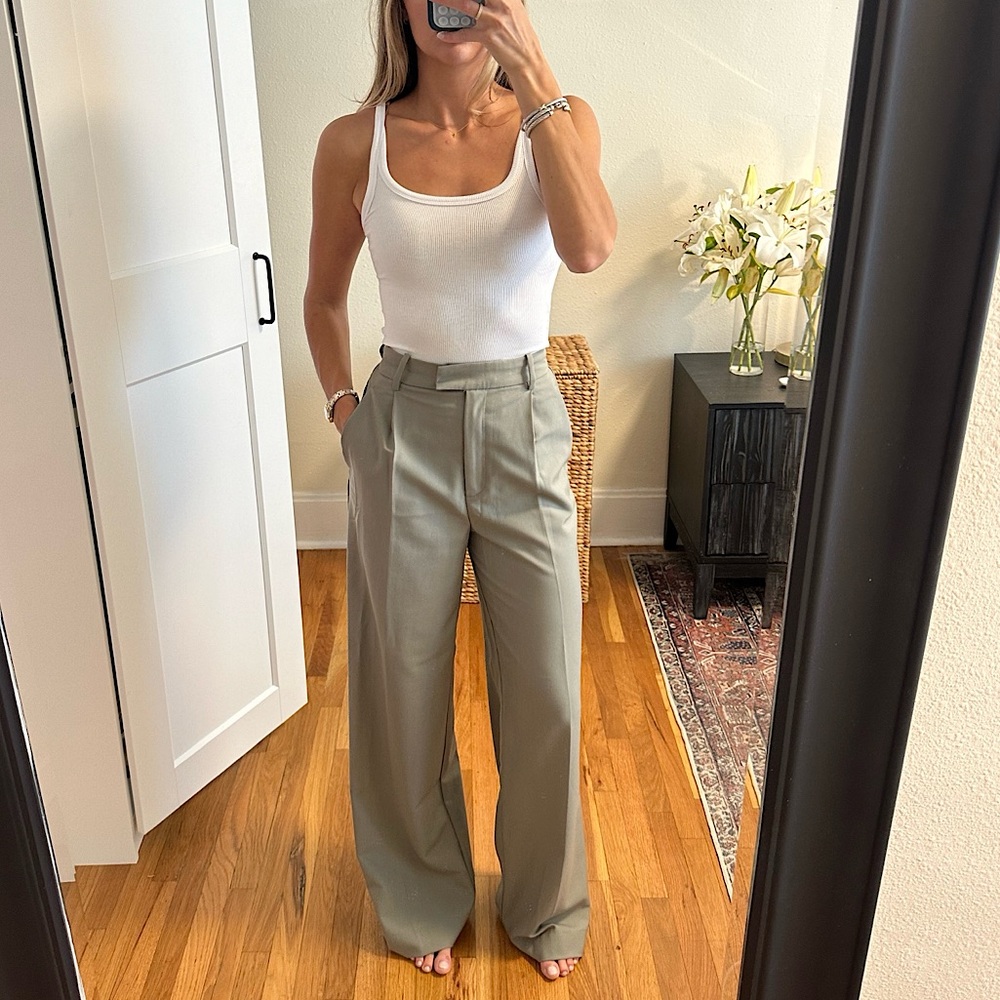 Zara Women’s Trouser Pants in khaki/green